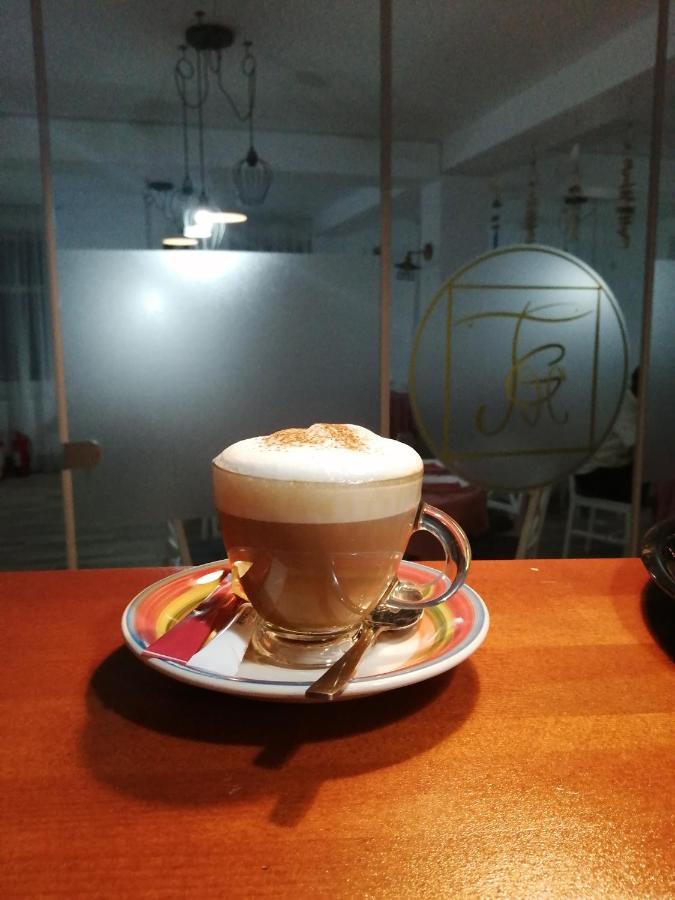 Tina Guest House Basarabi Ngoại thất bức ảnh