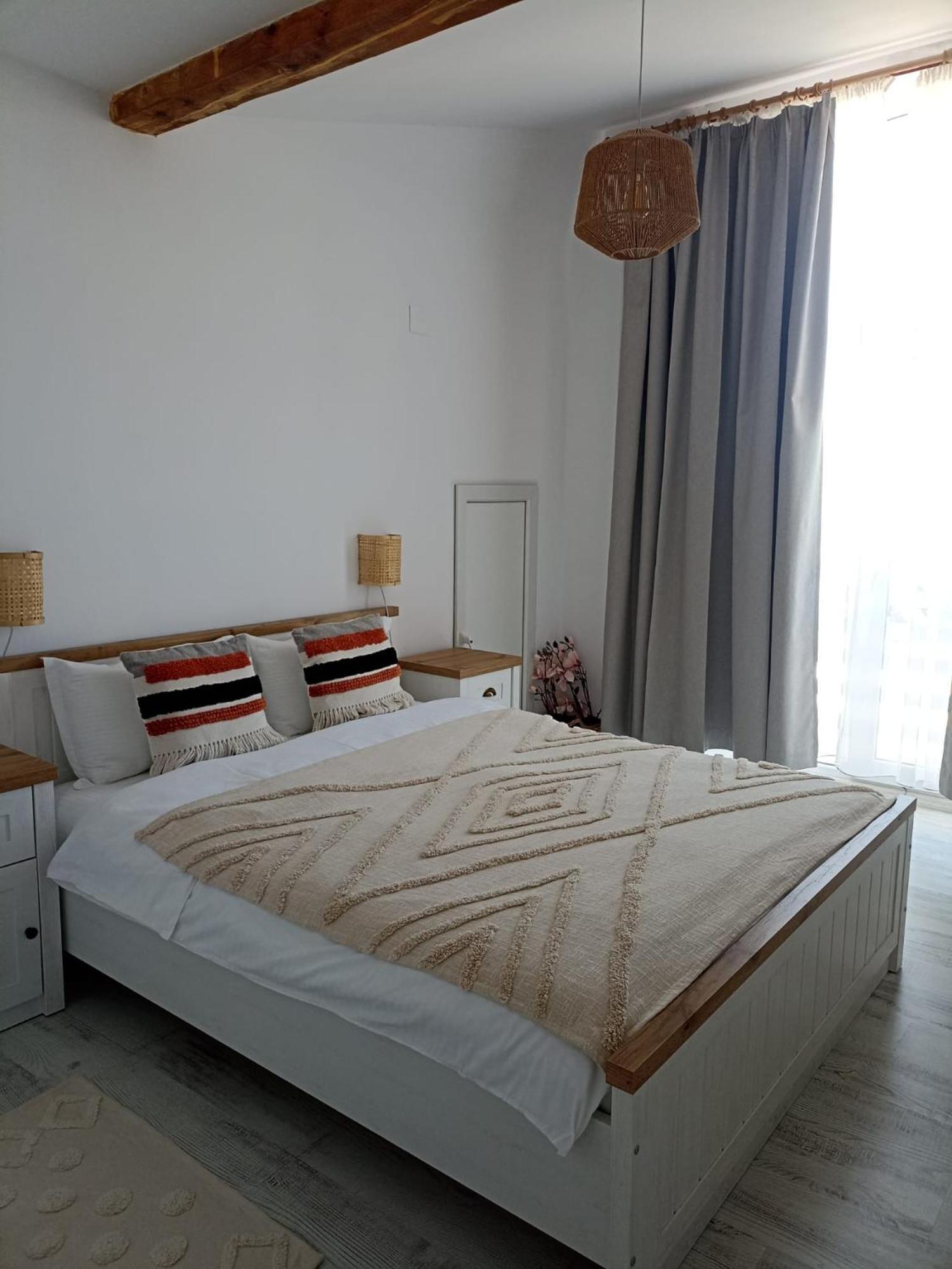 Tina Guest House Basarabi Ngoại thất bức ảnh