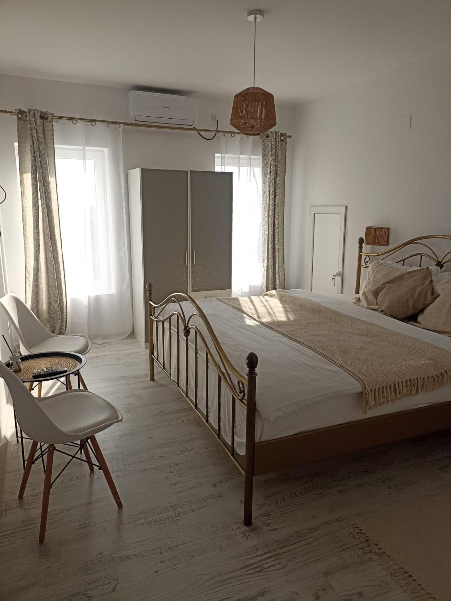 Tina Guest House Basarabi Ngoại thất bức ảnh